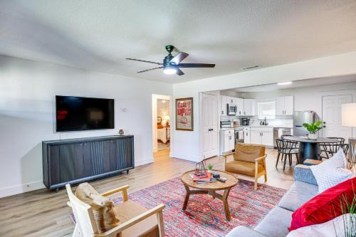1 Mi to Texas Tech Home with Large Outdoor Space!