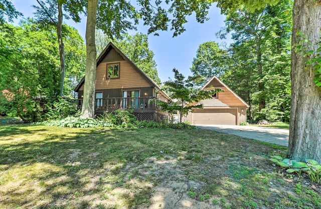 1 Mi to Tunnel Park: Holland Home w/ Fire Pit