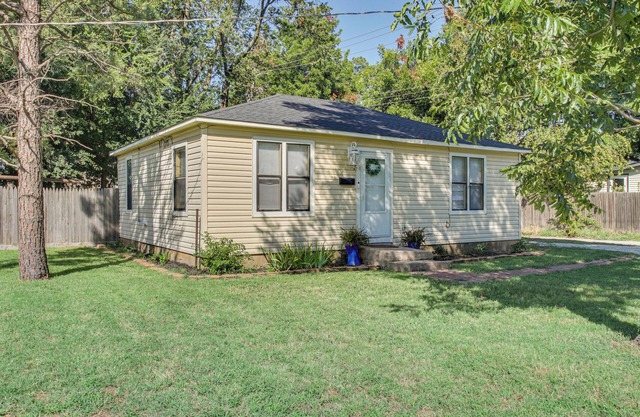 ~ 1 Mi to University of Oklahoma: Norman Cottage