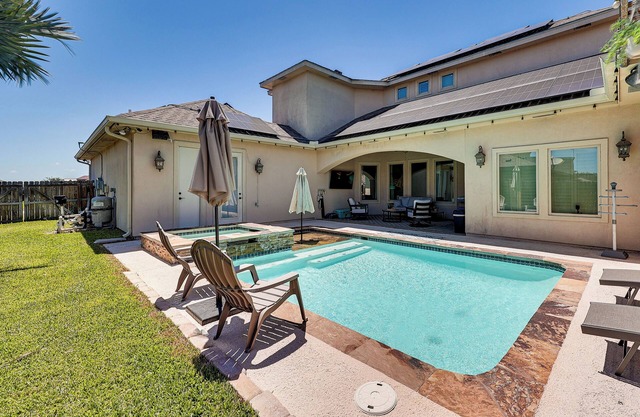 1 Mi to Vackar Stadium: Roomy Retreat w/Pool.