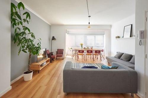 1 min to the beach - perfect for 6 guests