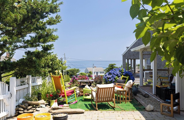 1 minute from the Ocean /Private Room with Jacuzzi