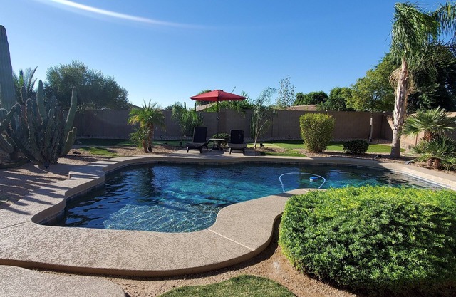 Hermoso ranchero con piscina climatizada estilo centro turístico (precio incluido) y Chip / Putt Green