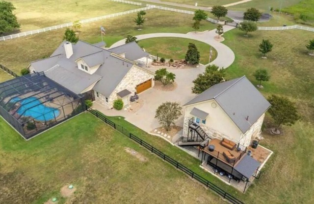 1 of a kind guest house 15 mins from Austin Airport