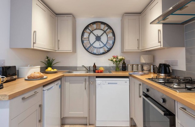 1 Rock Cottages, in the heart of Little Petherick