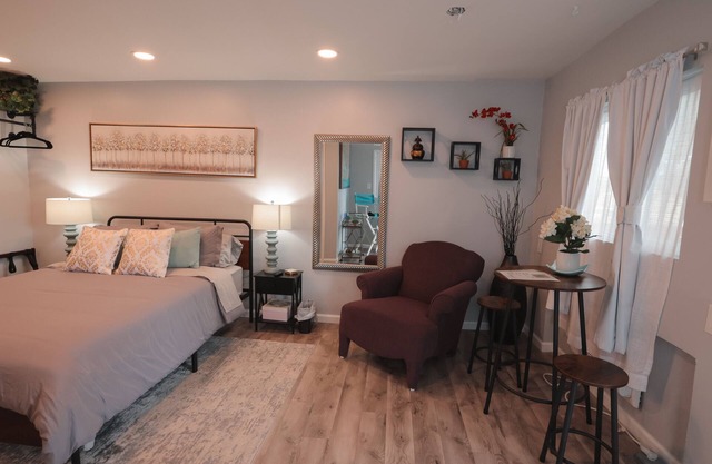 1 Rockleys Suite- EV Charging Availible