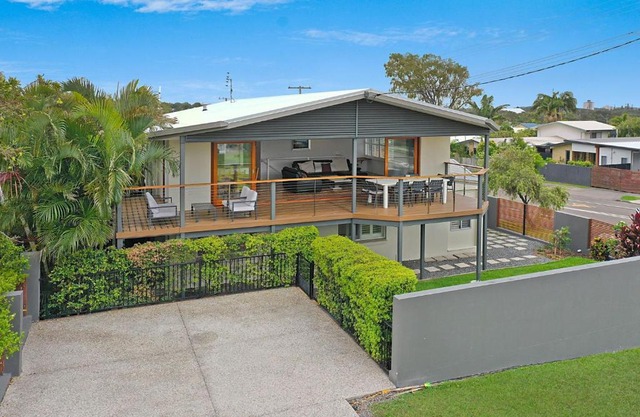 1 Rowell Street Battery Hill QLD