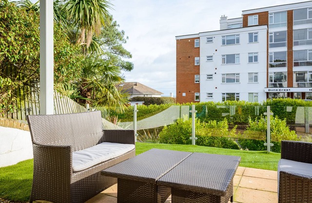 1 Sandcastles - Sandbanks - Sleeps 5 - 2 Bed - 2 Bath - Dog Friendly