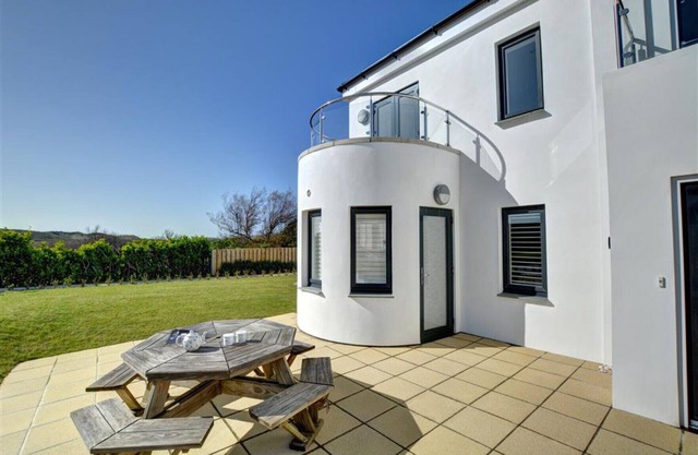 1 Seaspell Apartment