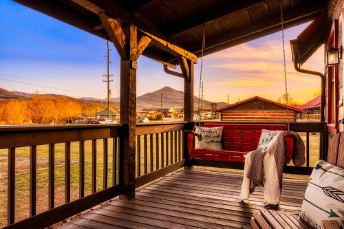 #1 Smokies Cabin! Fall VIEWS, Game Rm, FirePit