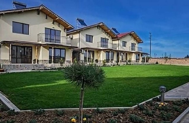 1ª villa del pueblo "Alex villas"