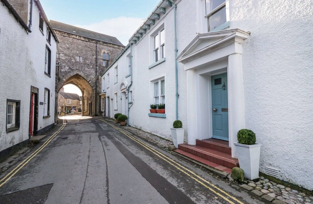 1 TOWER HOUSE, pet friendly in Cartmel