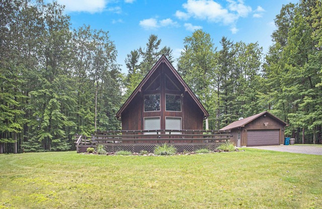 10-Acre Family Home Near Lk MI