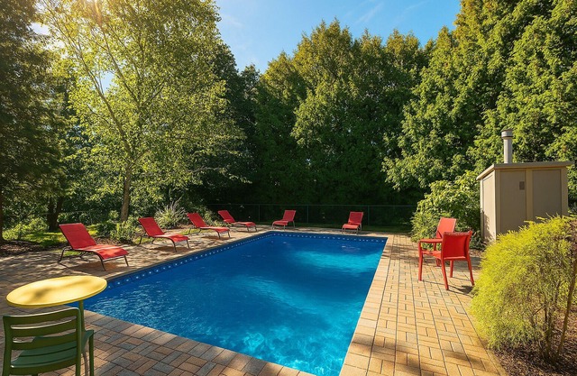 10 Acre Farmhouse with Pool + Ponds [5 Bedrooms/3 Baths]
