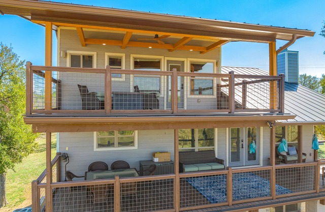 10 acre property 2.5 miles from circuit of the Americas, 20 minutes from Austin