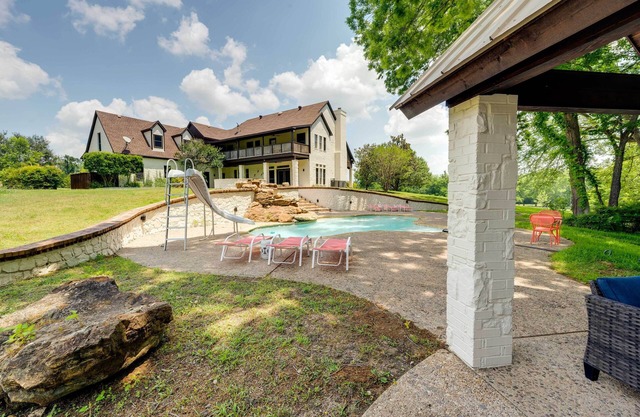 10 Acres w/ Pool & Pond: Luxury Melissa Villa!