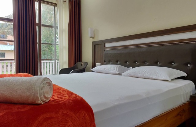 10-bedroom bed & breakfast in phenomenal Jabalpur New Bhedaghat with AC