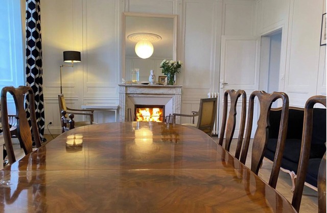 10 bedroom manor house, 2500m2 walled garden, 5min beach