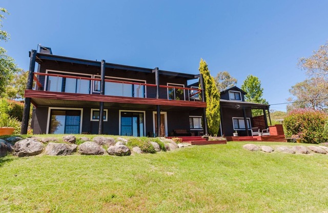 10 Kanangra Crescent - Entire