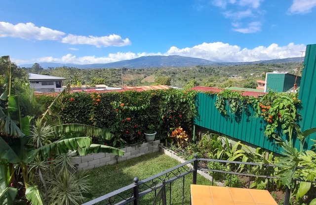 10 km's From SJO Airport In the Cool Hills of the Central Valley!