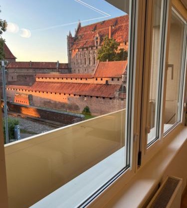10 METRÓW OD ZAMKU Malbork