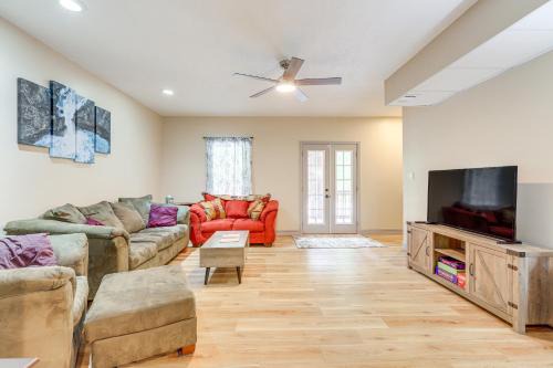 10 Mi to Chattahoochee Bend Peaceful Apt with Patio