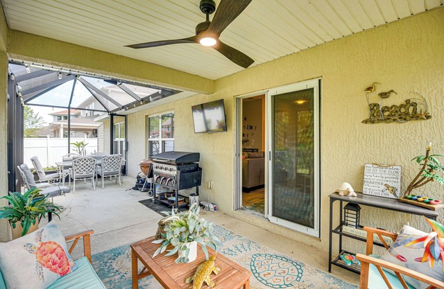 10 Mi to Ocean: Home w/ Lanai in Ormond Beach!