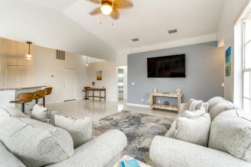 10 Mi to Public Beaches Coastal Florida Retreat