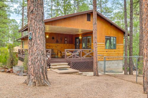 10 Mi to Show Low Pinetop-Lakeside Family Cabin!