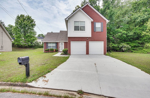 10 Mi to Stone Mtn Park: Spacious Home in Lithonia