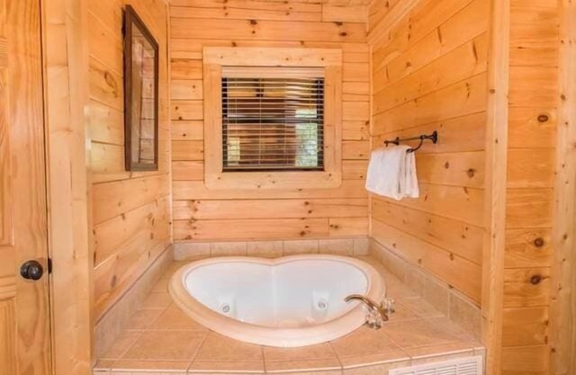 10 Min 2 Pigeon Forge Pkwy/Gorgeous Cabin/Hot Tub