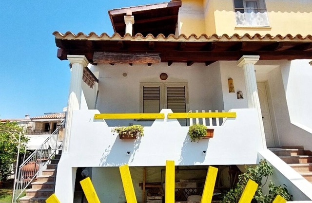 at 10 min. from the sea, new apartment in a private villa.