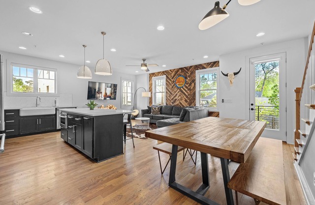 10 Min to Broadway-9 Beds-Grill-4BR Home-Sleeps 12-Home in Nashville