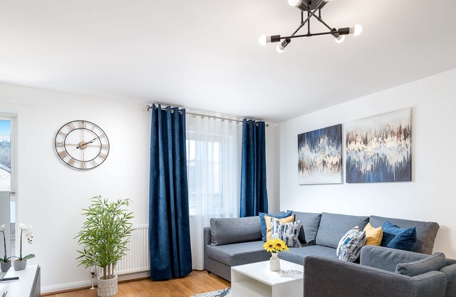 10 Mins To Tube To Central London, Emirates Stadium, Hospital & University