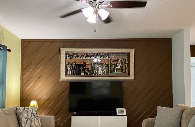 10 Minutes to Universal - Charming Private Home