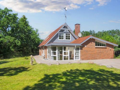 10 person holiday home in Glesborg-By Traum