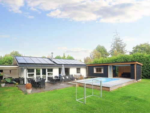 10 person holiday home in Væggerløse