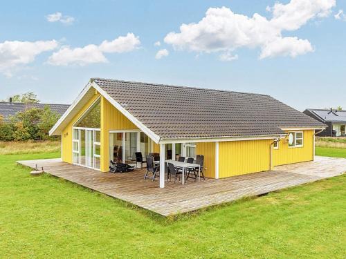 10 person holiday home in Brovst-By Traum