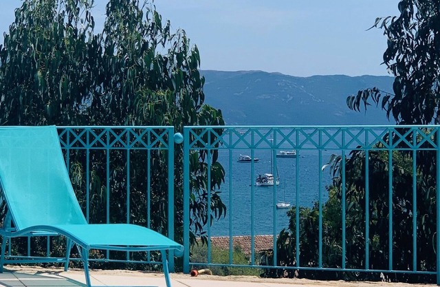 10-person villa with private heated pool and sea view