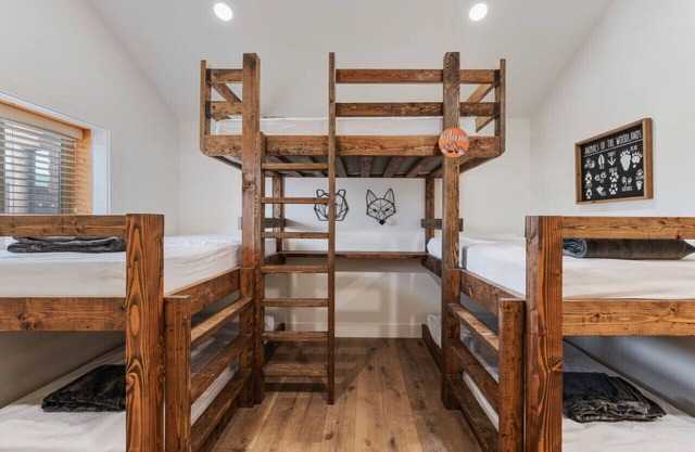#10 Woodland Wildlife Cabin! Newly Remodeled! AC!