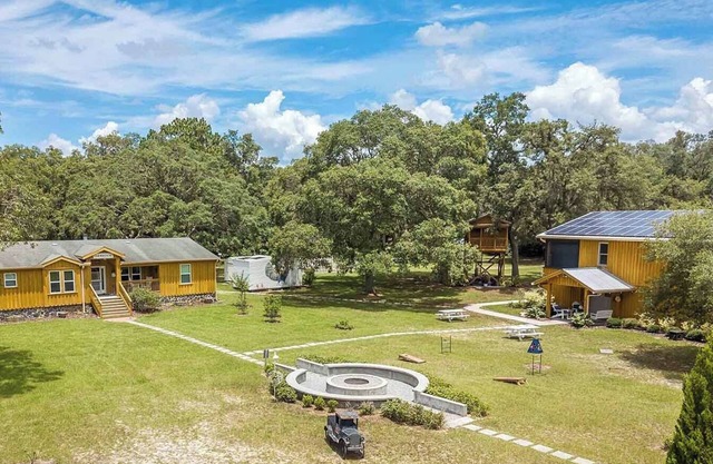 100-Acre Private Getaway - Pool, Pickleball & Basketball Court!