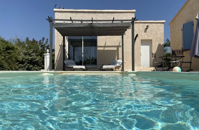 100% self-contained studio at the foot of the Dentelles de Montmirail