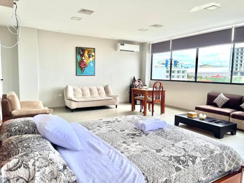 1000 Edifio El Navío Luxury Suite 702