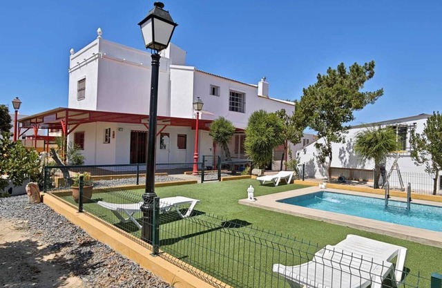 1000 M2 JARDIN CASA CON PISCINA PRIVADA LA ANTILLA