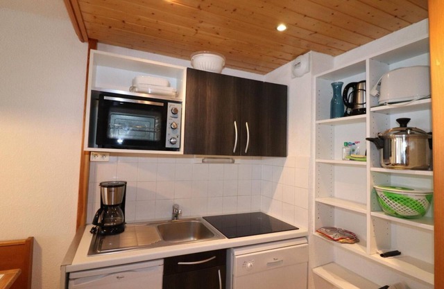 100m from resort center, 4th floor, balcony, tv, ski locker, 37m², Tignes