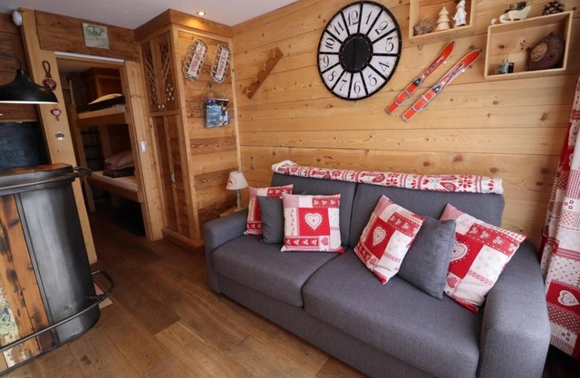 100m from resort center, Ground floor, balcony, tv, ski locker, 27m², Tignes