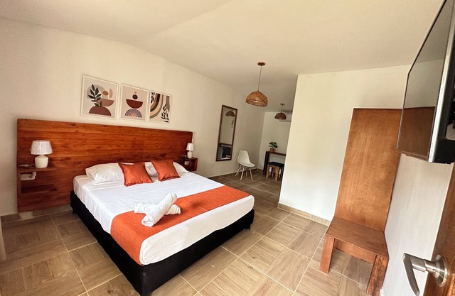 101. Habitación doble / baño privado / desayuno tipo buffet / zona Jacuzzi