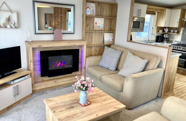 102, Duckpool- a comfortable, spacious modern holiday home, close to amenities