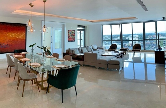 1069 Linconl apt 1101