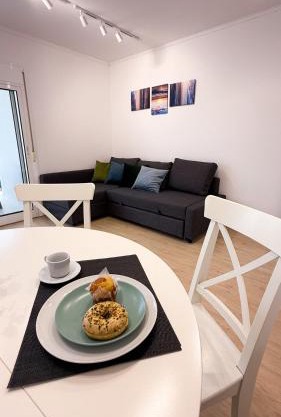 109 - Beachside Renovated 1BR apt 5 min from Beach
